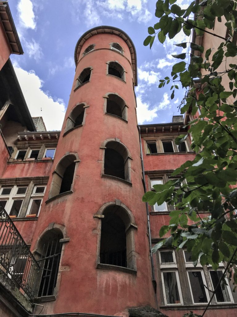 la Tour Rose, au 16 rue du Bœuf